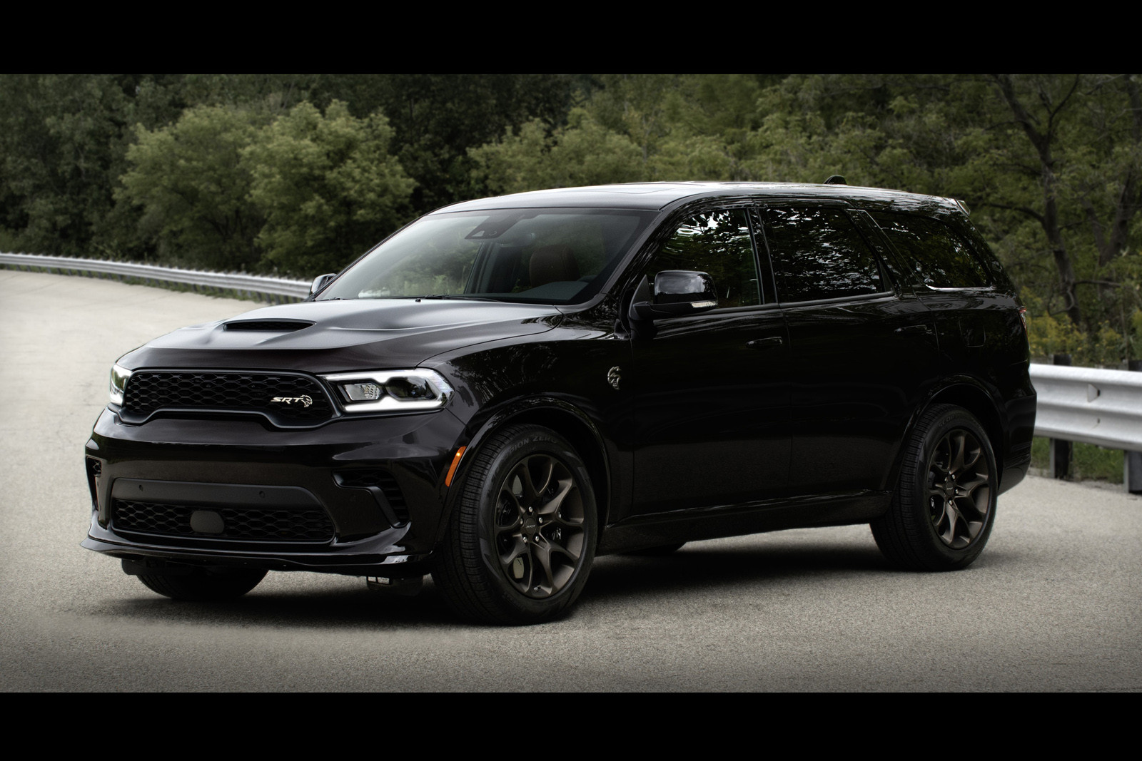 Dodge Durango продолжает отмечать 20-летие с моторами HEMI: ещё одна спецверсия с V8