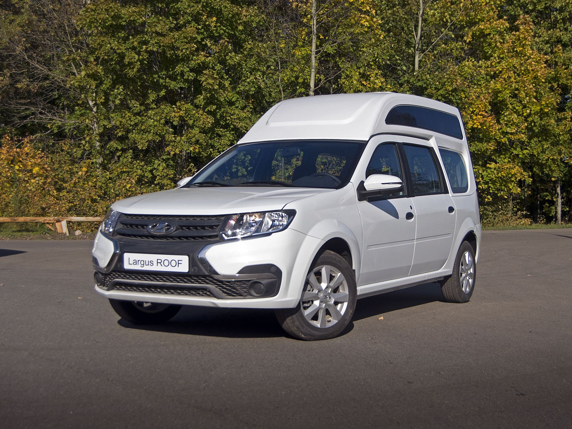 Быстрее, чем АВТОВАЗ: тест-драйв нового Lada Largus Roof от Промтех
