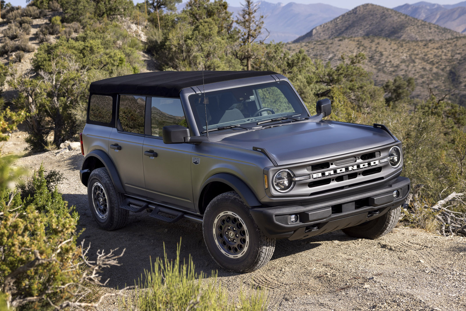 Ford Bronco обновился к 2025 модельному году: цены подросли, вернулась стартовая версия