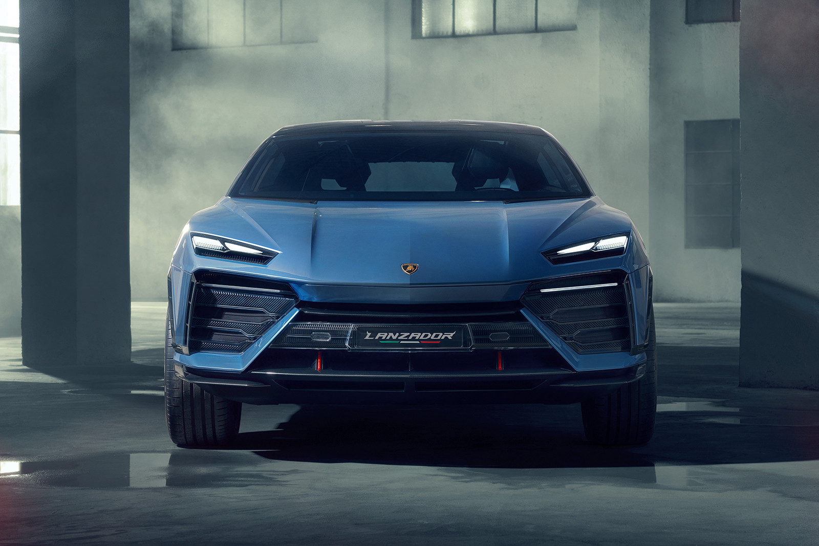 Рынок не готов: Lamborghini решила отложить старт своего первого электромобиля