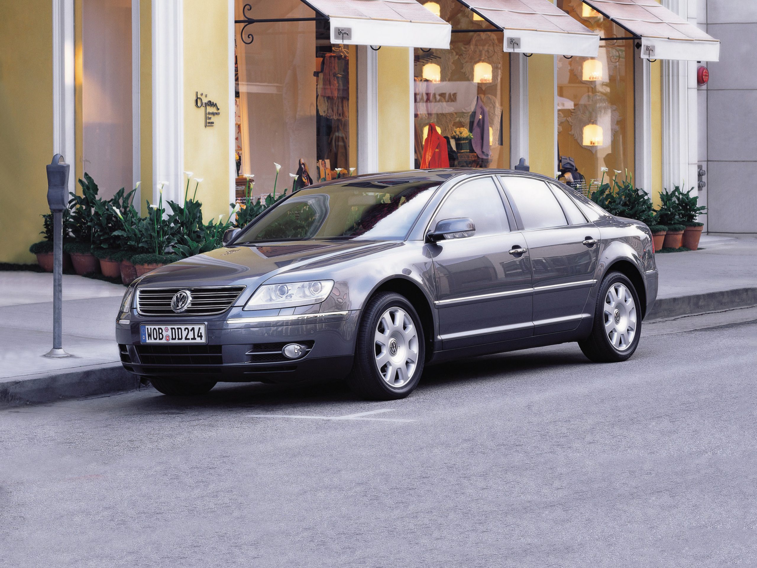 Ослепительная неудача: как появился Volkswagen Phaeton и почему он блестяще провалился