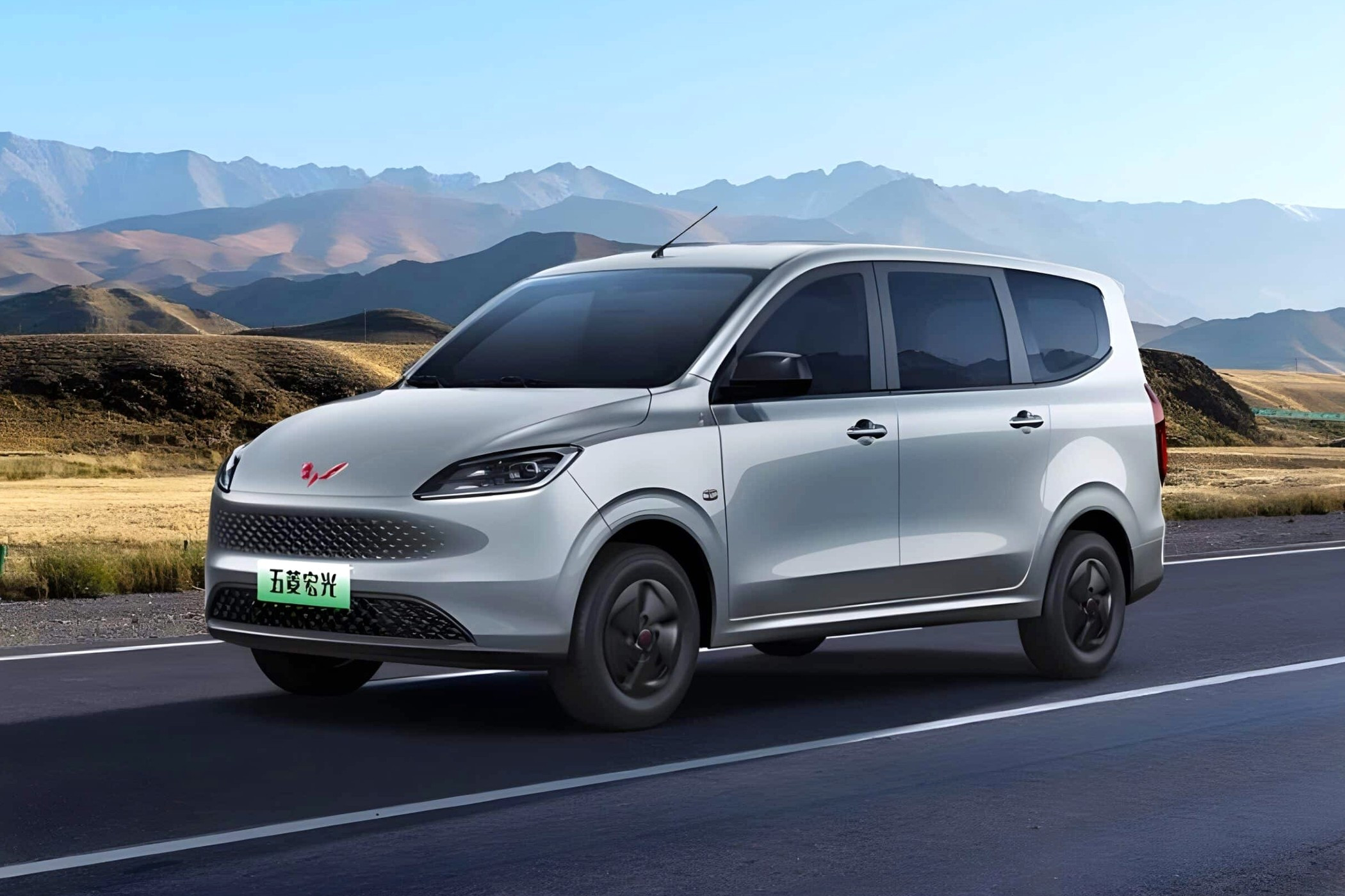 Очень дешёвый электровэн Wuling обзавёлся ещё более дешёвой гибридной версией