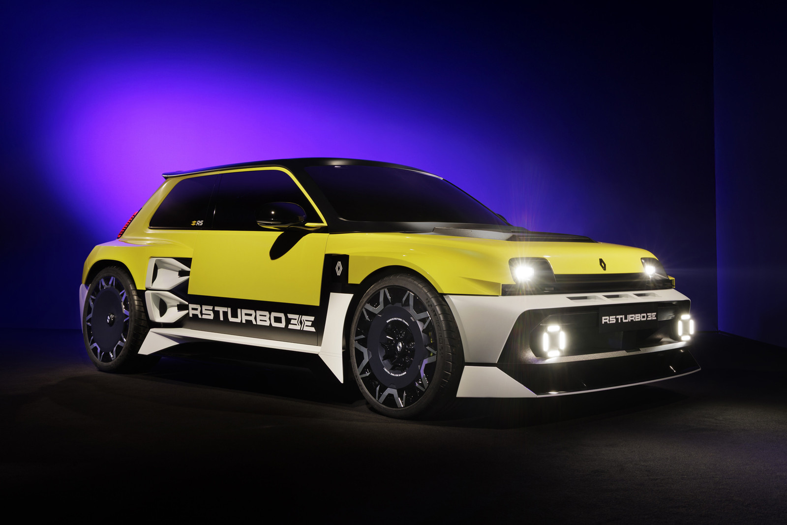 Стали известны подробности о технике серийного «мини-суперкара» Renault 5 Turbo 3E