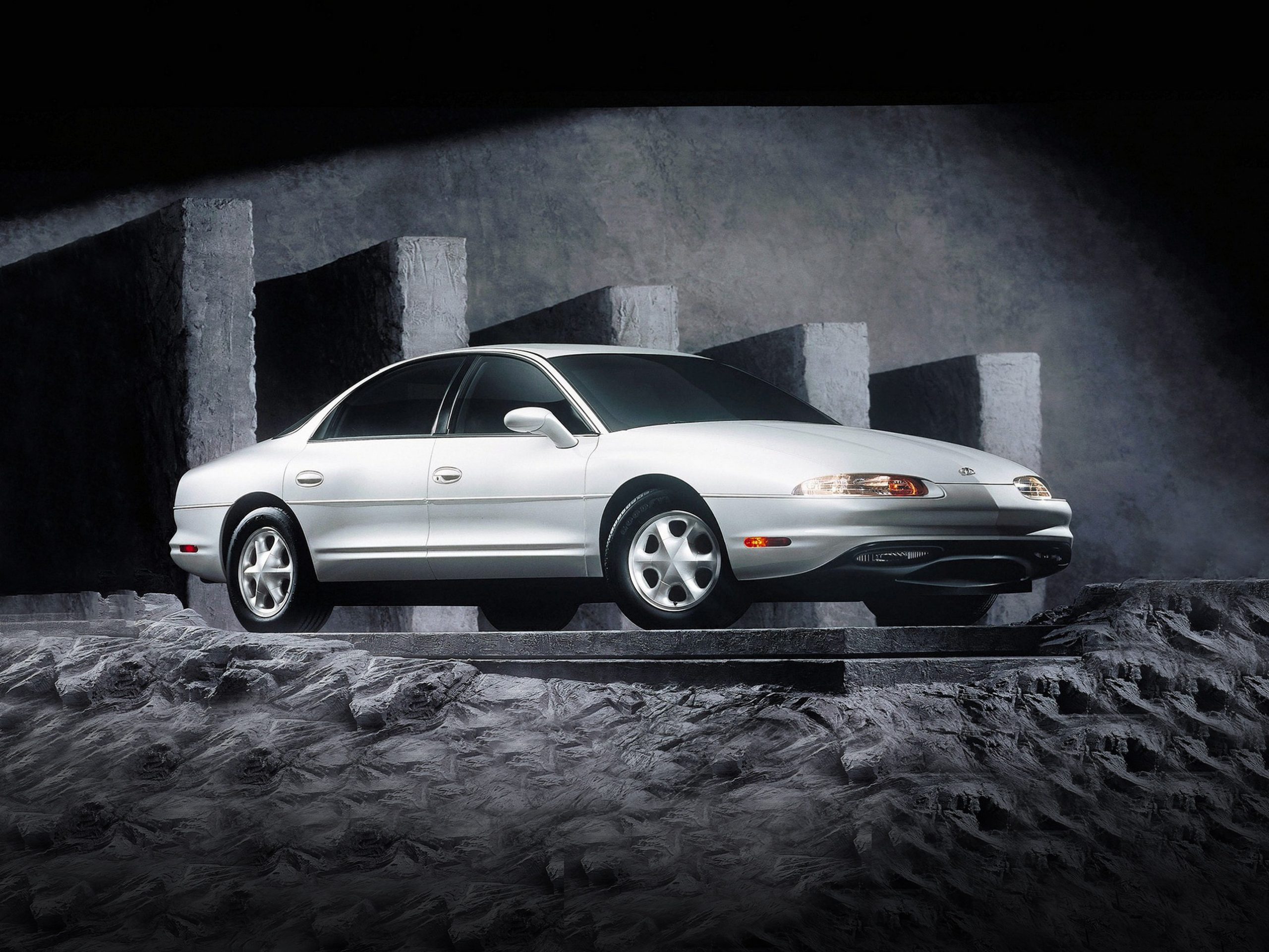 Фиаско науки и искусства: как появился и почему провалился Oldsmobile Aurora