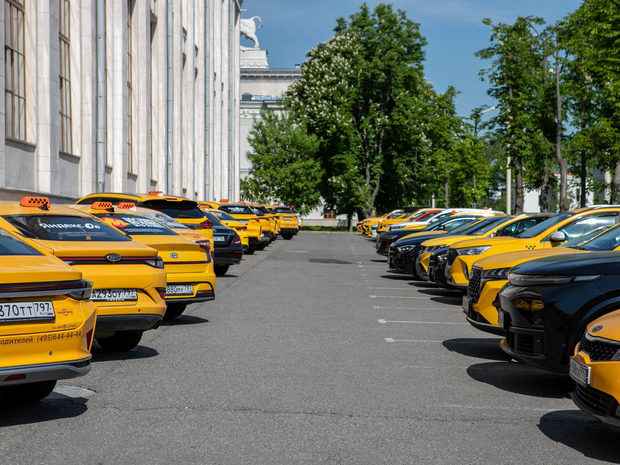 Дептранс Москвы и МЕФТ определили лучших водителей такси столицы по итогам конкурса профмастерства