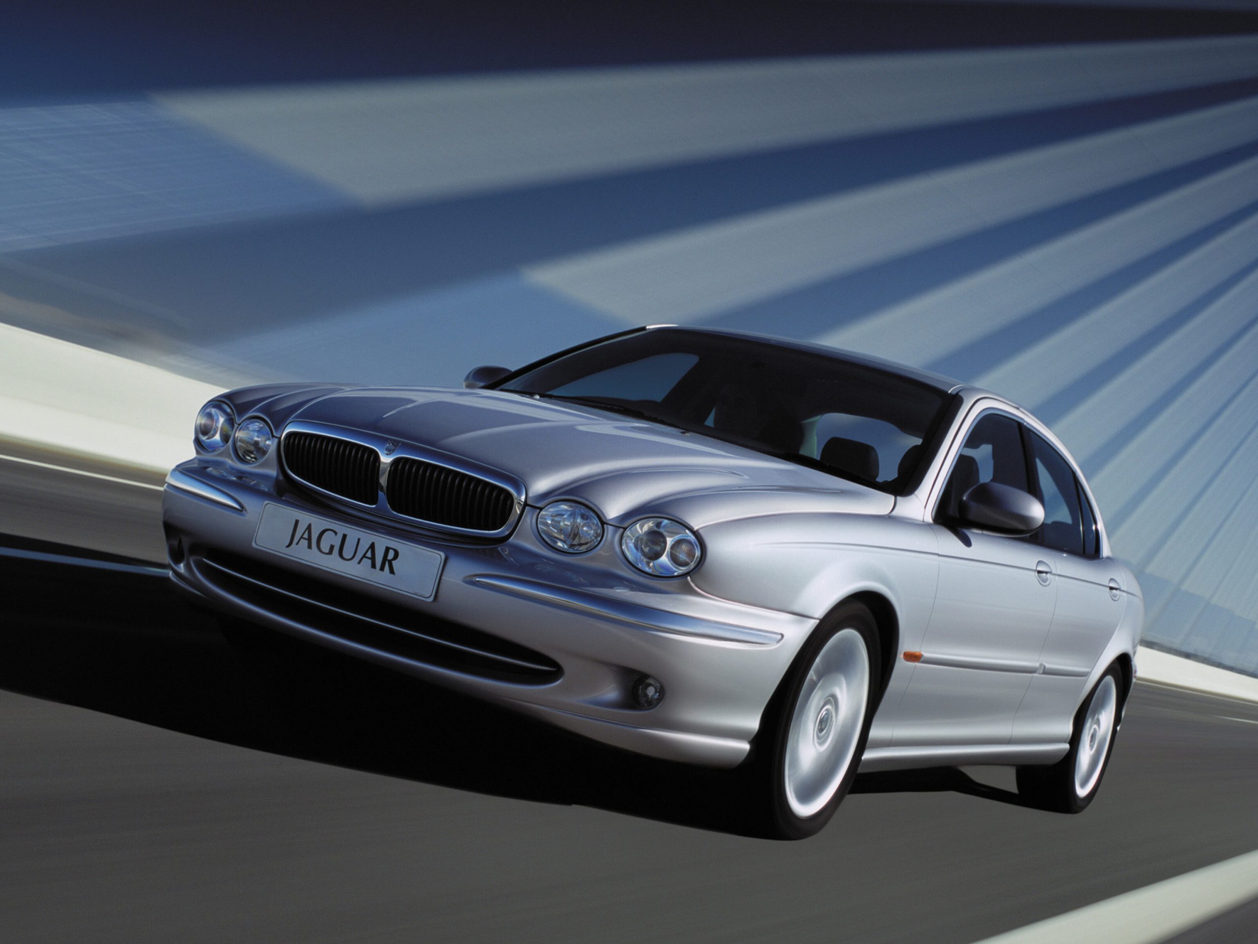 Дитя лорда и его прислуги: как появился Jaguar X-Type и почему он провалился