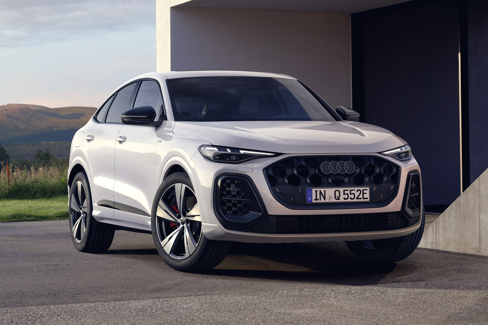 Пополнение в семействе Audi Q5: теперь и plug-in гибридные кроссоверы