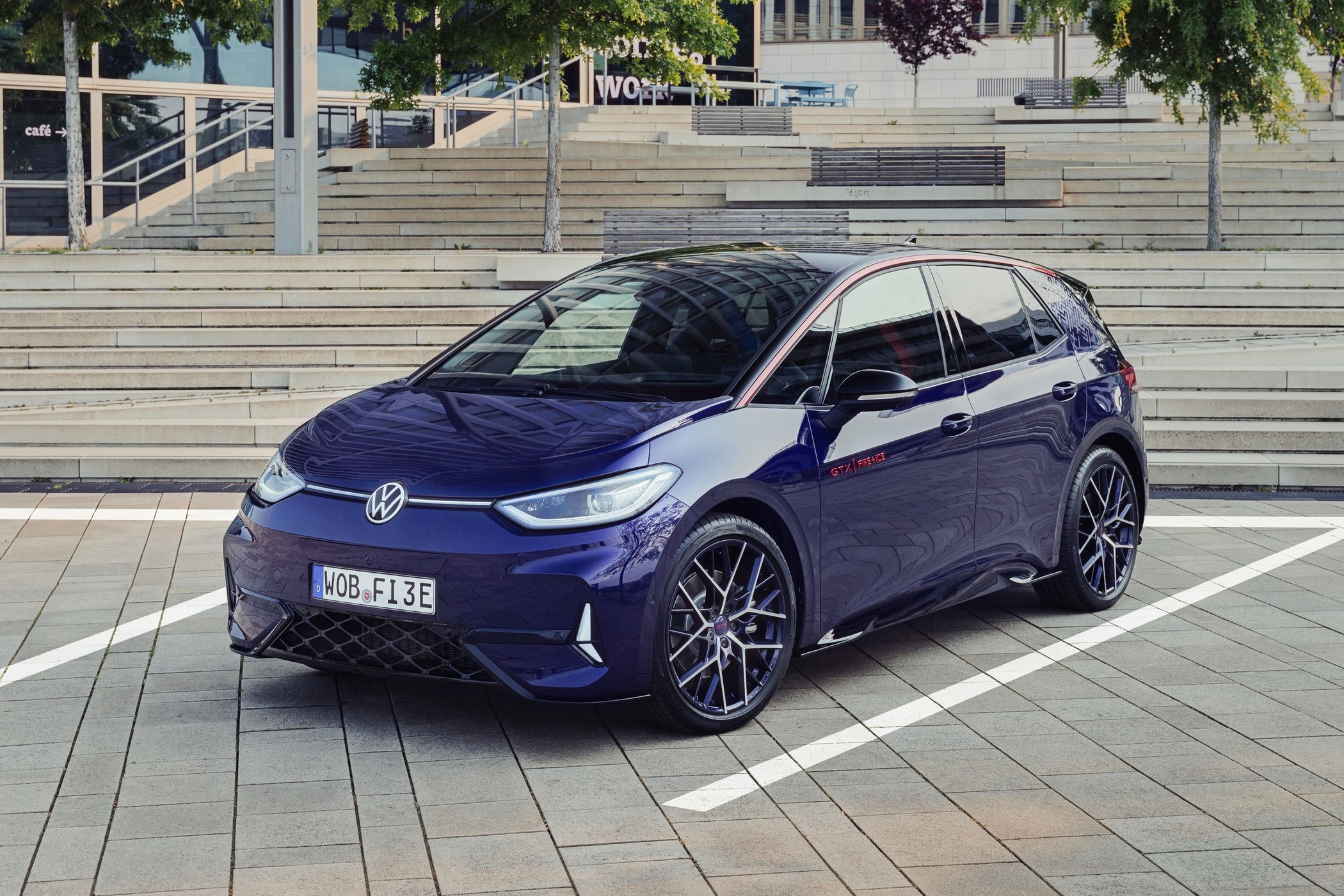 Привет из лихих 90-х: Volkswagen ID.3 GTX в спецверсии Fire+Ice стал серийным