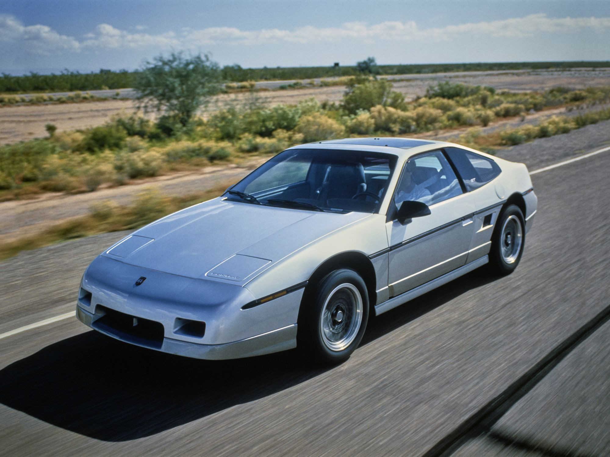 Pontiac Fiero: как в попытках сэкономить сгорают мечты