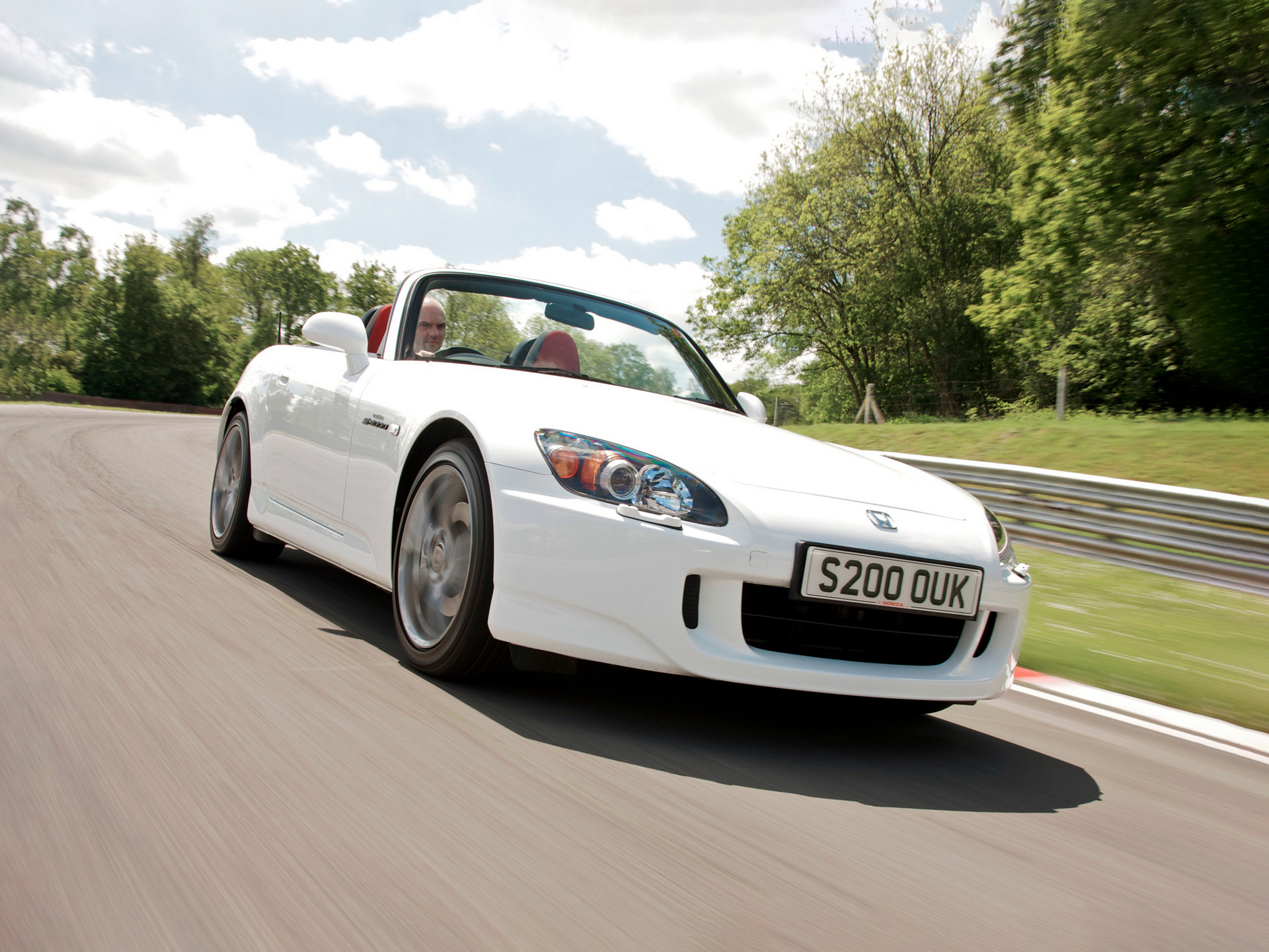 Скорость – не главное: как появился родстер Honda S2000 и что у него общего с мотоциклом