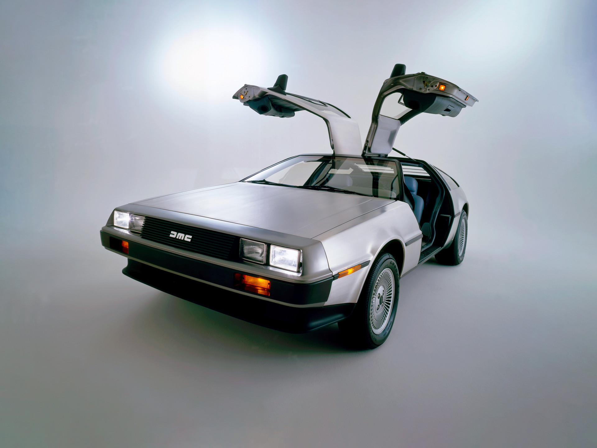 Назад в будущее: тест на знание истории и особенностей DeLorean DMC-12